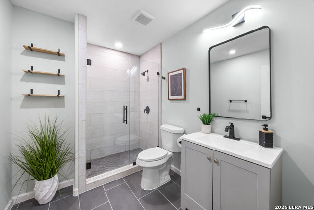 Image 5 of 25 For 414 Devonshire