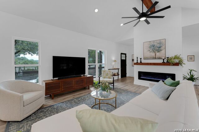 Listing photo id 9 for 1174 Desiree