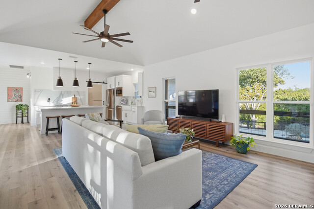 Listing photo id 11 for 1174 Desiree