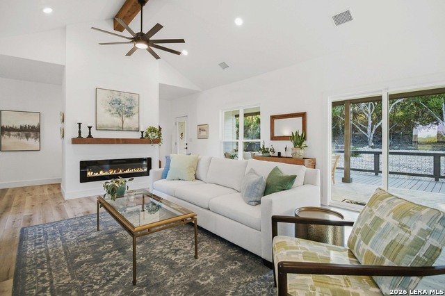 Listing photo id 12 for 1174 Desiree