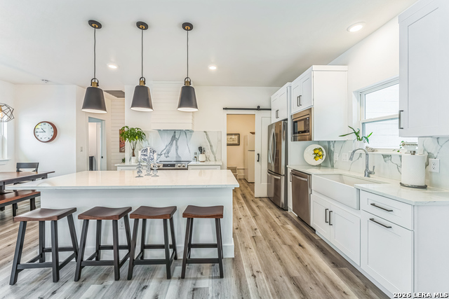 Listing photo id 15 for 1174 Desiree