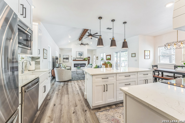 Listing photo id 17 for 1174 Desiree