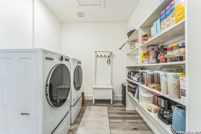 Listing photo id 27 for 1174 Desiree