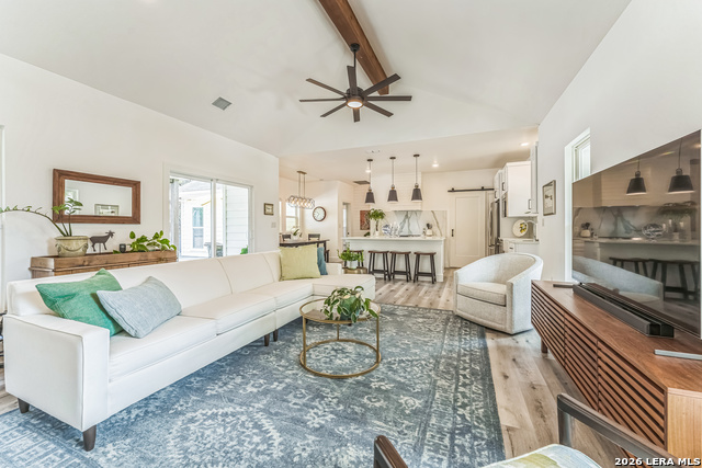 Listing photo id 1 for 1174 Desiree