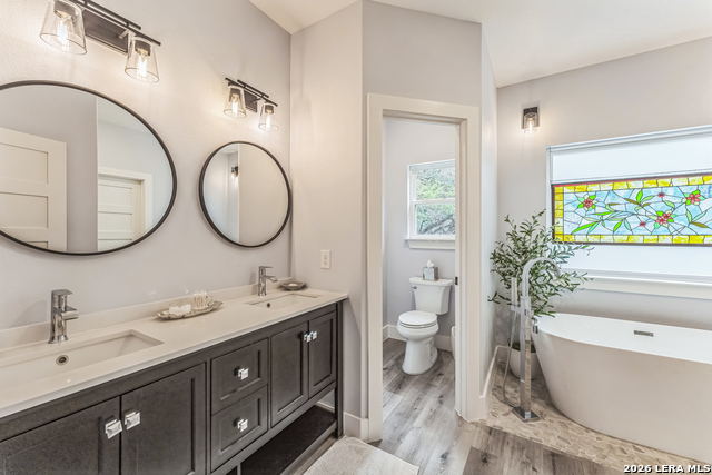 Listing photo id 32 for 1174 Desiree