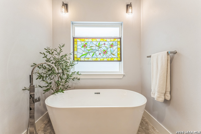 Listing photo id 33 for 1174 Desiree