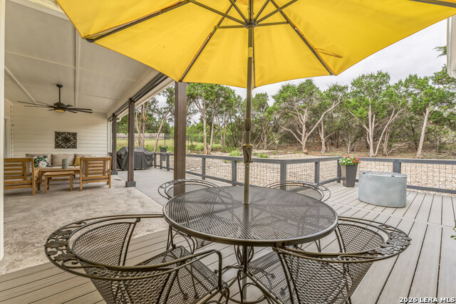 Listing photo id 2 for 1174 Desiree