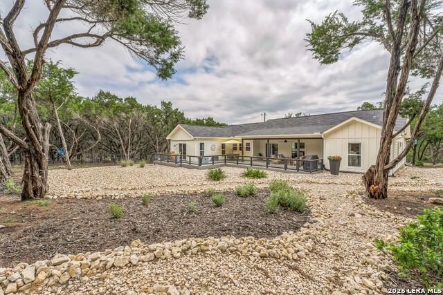 Listing photo id 42 for 1174 Desiree