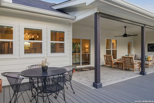 Listing photo id 44 for 1174 Desiree