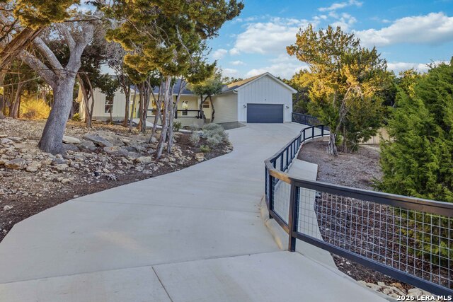 Listing photo id 6 for 1174 Desiree