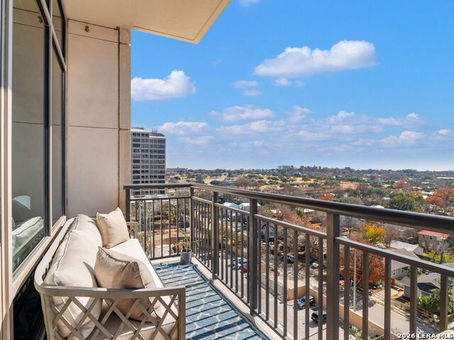 Image 23 of 29 For 4242 Broadway Street  802