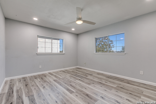 Image 17 of 24 For 338 Territory Oak