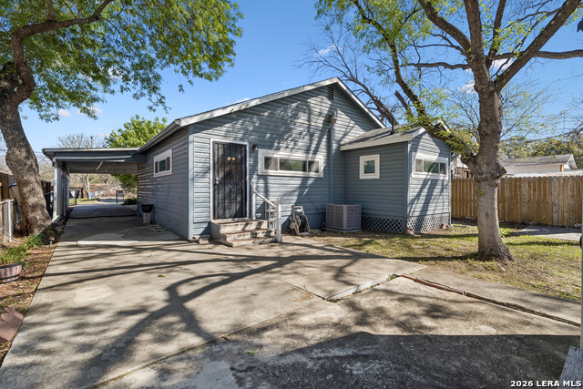 Image 26 of 29 For 250 Benita  