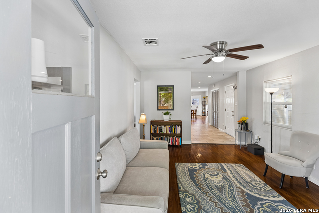 Image 4 of 29 For 250 Benita  