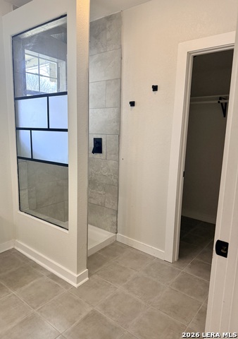 Image 5 of 9 For 218 Hillwood