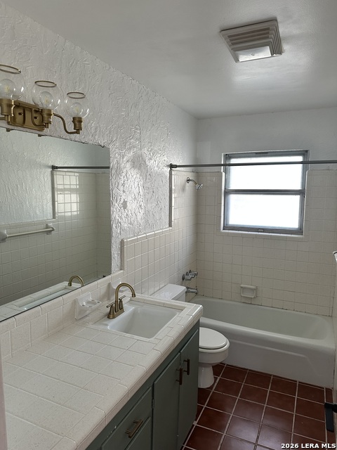 Listing photo id 8 for 510 Lake Drive