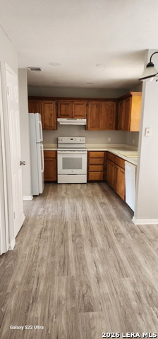 Image 8 of 10 For 401 Thetford  401