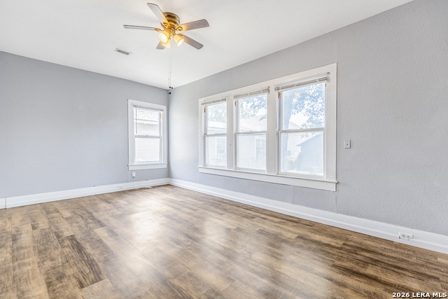 Image 14 of 50 For 525-527 Mckinley