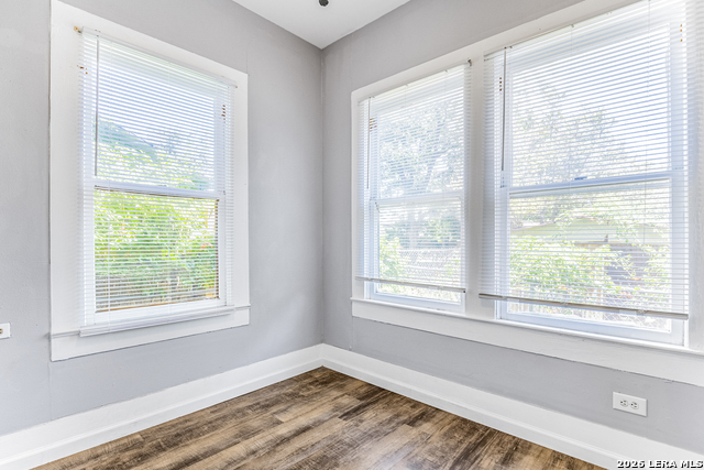 Image 21 of 50 For 525-527 Mckinley