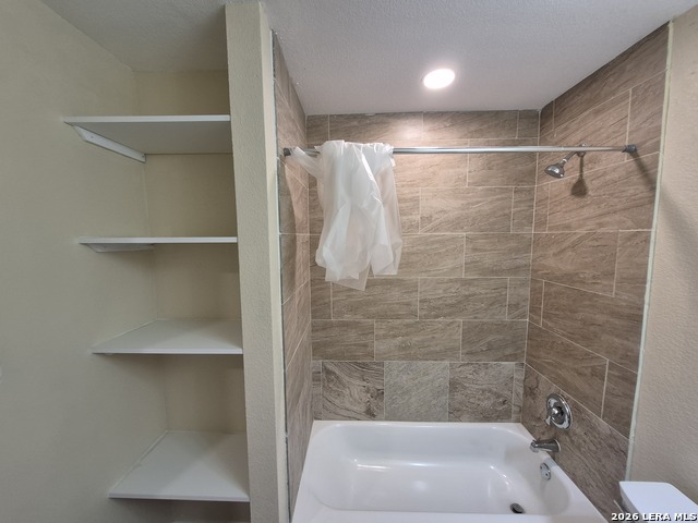 Image 15 of 39 For 4018 Sunrise Cove