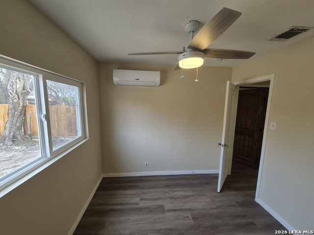 Image 18 of 39 For 4018 Sunrise Cove