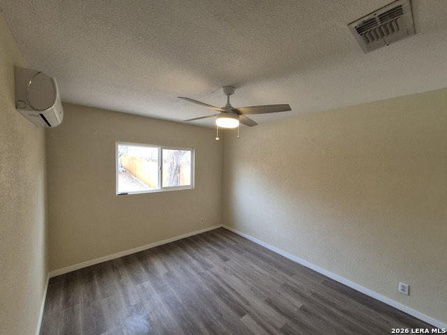 Image 19 of 39 For 4018 Sunrise Cove