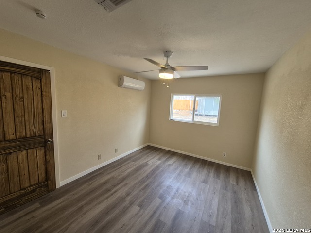 Image 22 of 39 For 4018 Sunrise Cove