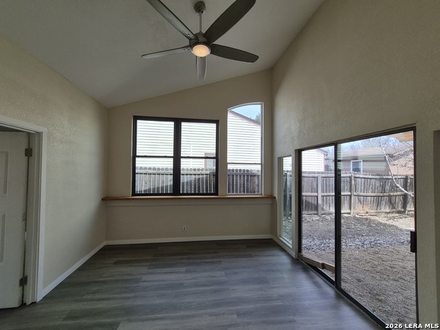 Image 29 of 39 For 4018 Sunrise Cove