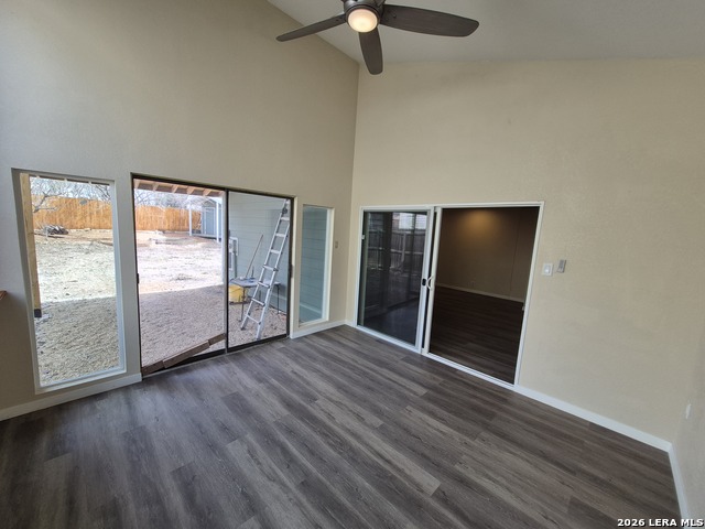 Image 32 of 39 For 4018 Sunrise Cove