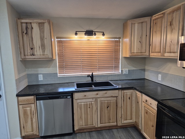 Image 4 of 39 For 4018 Sunrise Cove