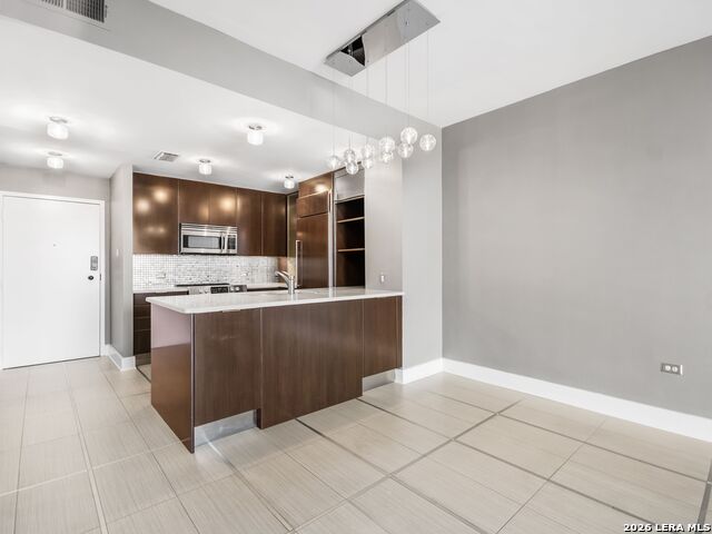 Image 10 of 32 For 700 Hildebrand Avenue E 1204