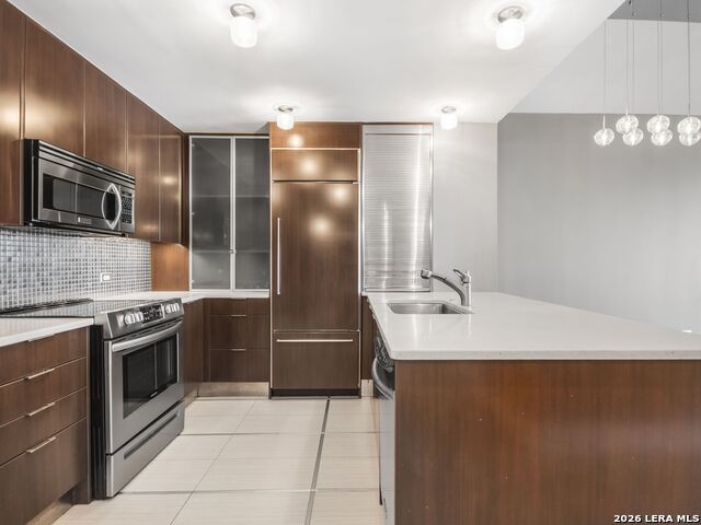 Image 11 of 32 For 700 Hildebrand Avenue E 1204