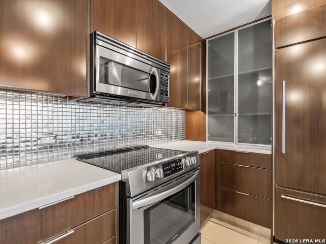 Image 12 of 32 For 700 Hildebrand Avenue E 1204