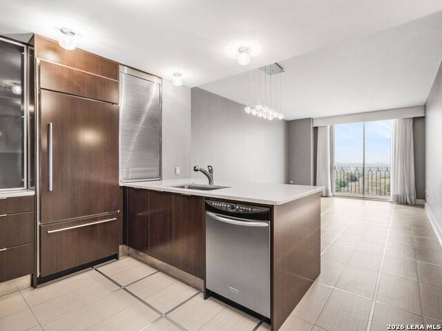 Image 13 of 32 For 700 Hildebrand Avenue E 1204