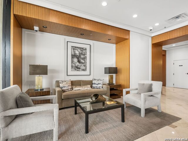 Image 18 of 32 For 700 Hildebrand Avenue E 1204