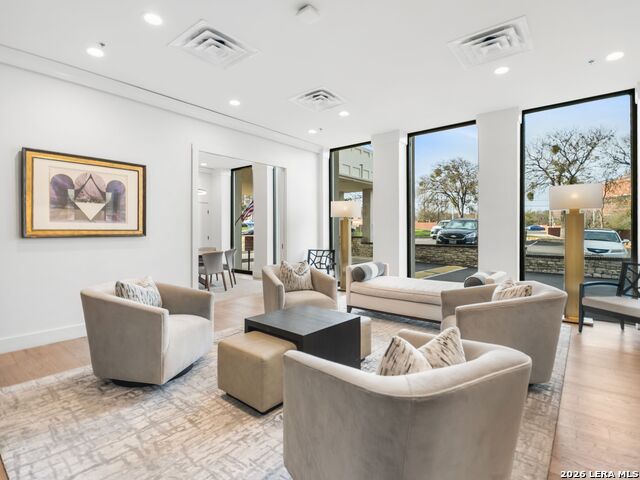 Image 22 of 32 For 700 Hildebrand Avenue E 1204