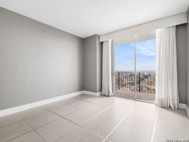 Image 5 of 32 For 700 Hildebrand Avenue E 1204