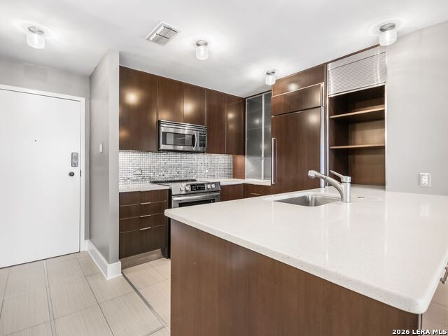 Image 7 of 32 For 700 Hildebrand Avenue E 1204