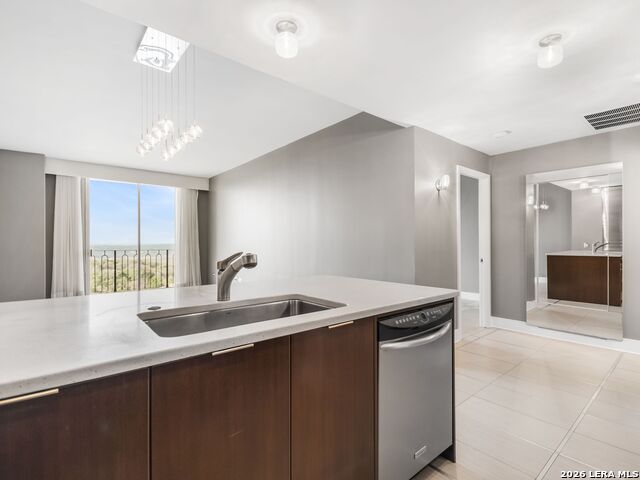 Image 8 of 32 For 700 Hildebrand Avenue E 1204