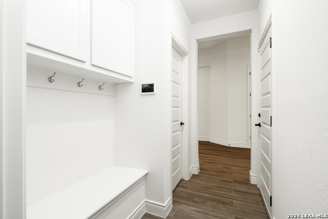 Image 15 of 39 For 9015 Raven Pointe