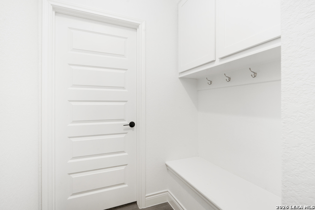 Image 16 of 39 For 9015 Raven Pointe