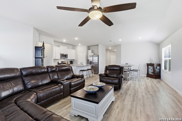 Image 13 of 29 For 5911 Akin Stroll