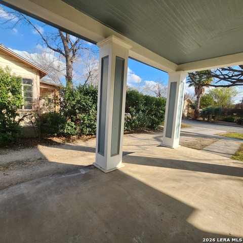 Image 2 of 11 For 1027 Mistletoe  2