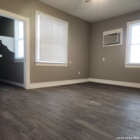 Image 7 of 11 For 1027 Mistletoe  2