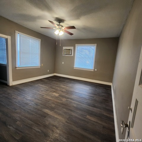 Image 9 of 11 For 1027 Mistletoe  2