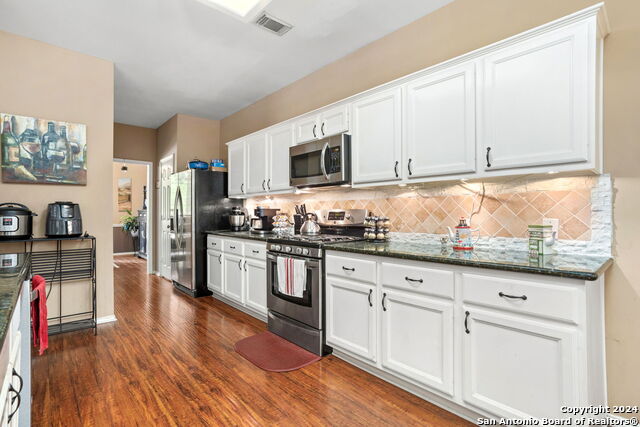 Listing photo id 8 for 8807 Brae Ridge