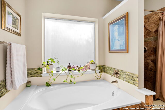 Listing photo id 15 for 8807 Brae Ridge
