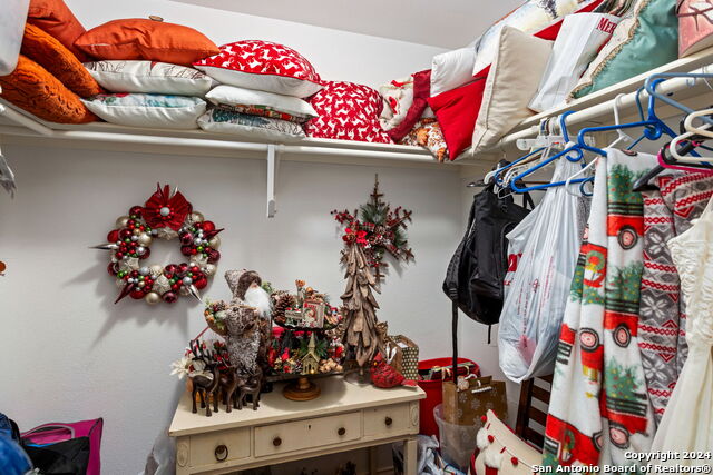 Listing photo id 16 for 8807 Brae Ridge