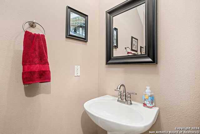 Listing photo id 17 for 8807 Brae Ridge