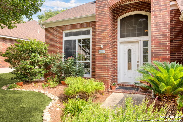 Listing photo id 0 for 8807 Brae Ridge